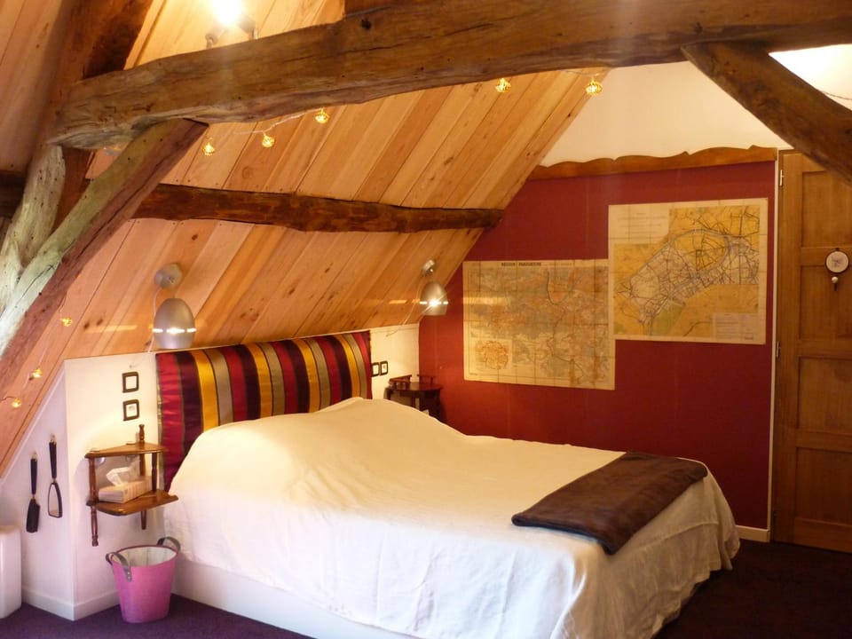 Bed, Decorative detail, Bedroom