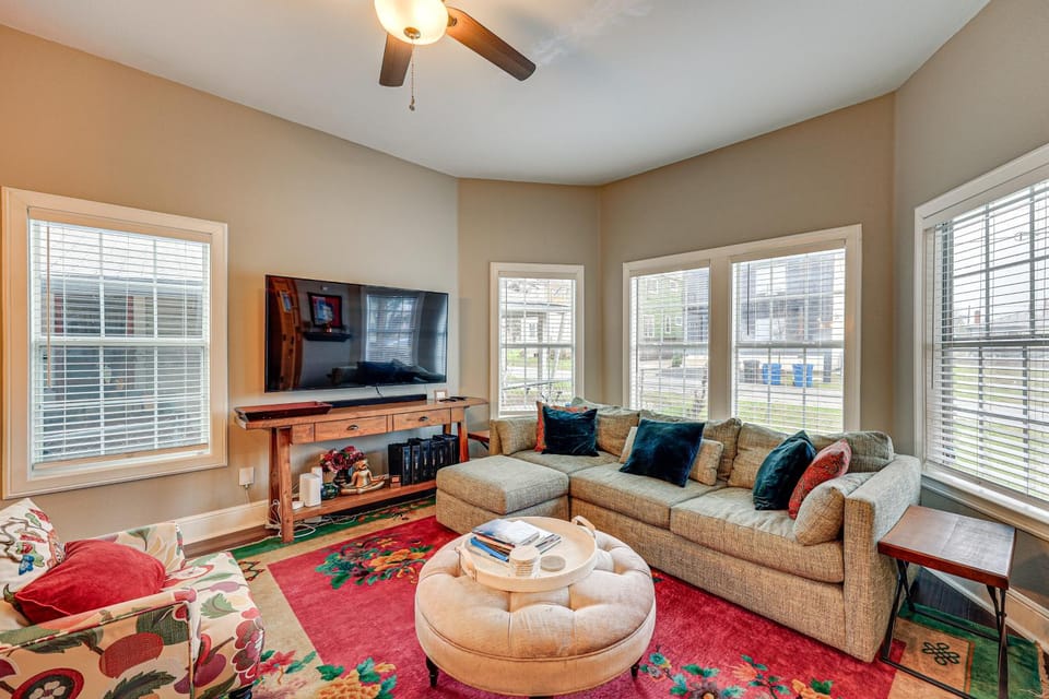 Artsy Bungalow w/ Yard in Dtwn San Antonio House in San Antonio