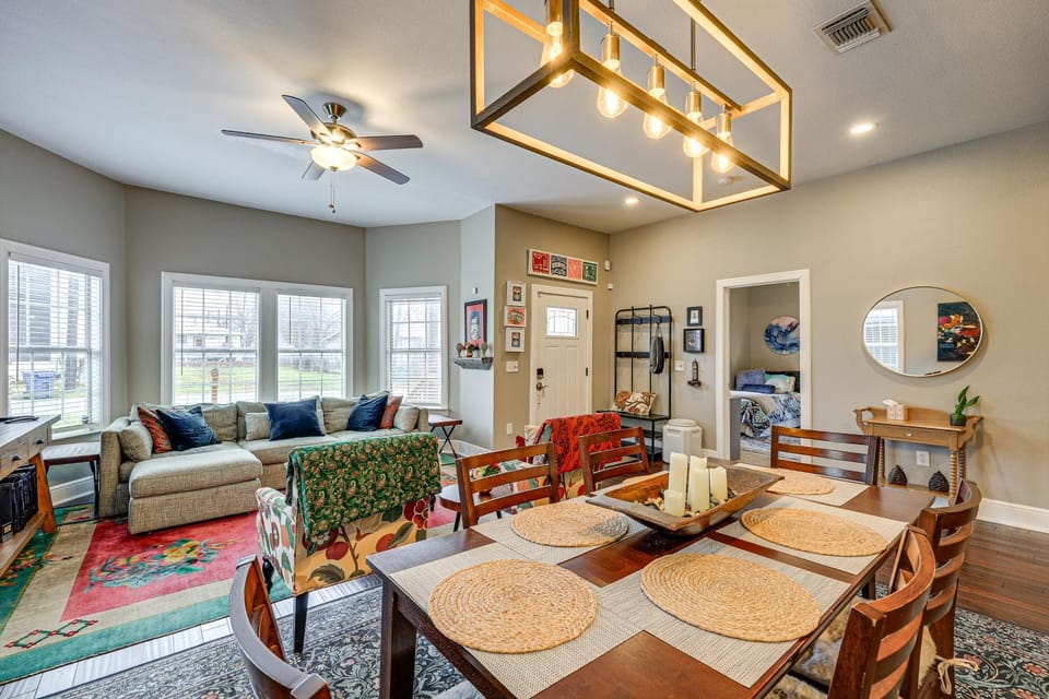 Artsy Bungalow w/ Yard in Dtwn San Antonio House in San Antonio