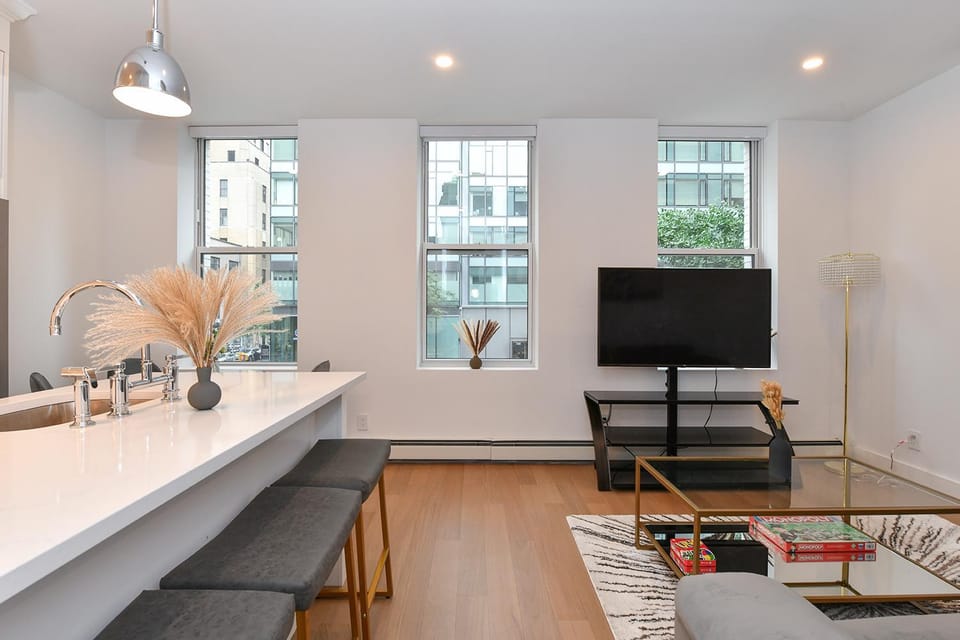 Sophisticated 3 Bedroom Duplex in the Heart of Midtown Apartment in Midtown