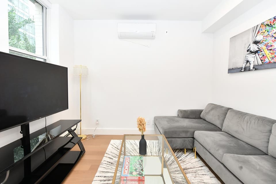 Sophisticated 3 Bedroom Duplex in the Heart of Midtown Apartment in Midtown