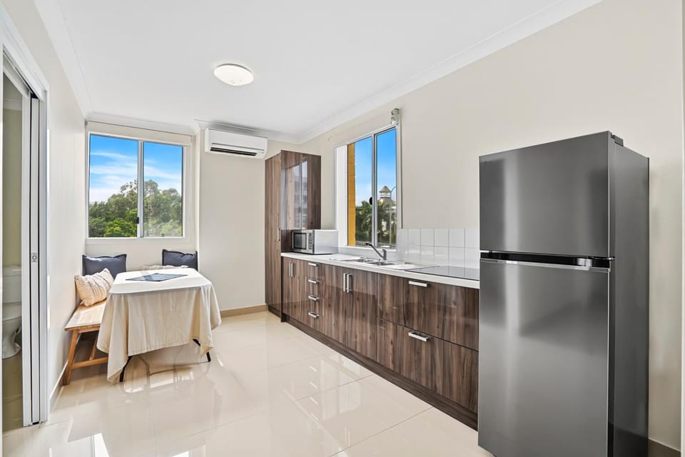 Kitchen or kitchenette, Dining area, City view, kitchen