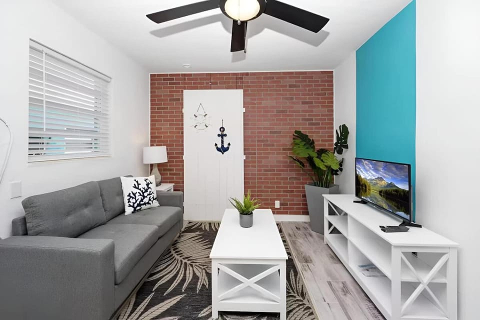 Luna Beach House House in Hollywood