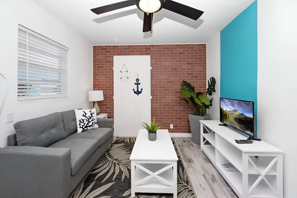 Luna Beach House House in Hollywood