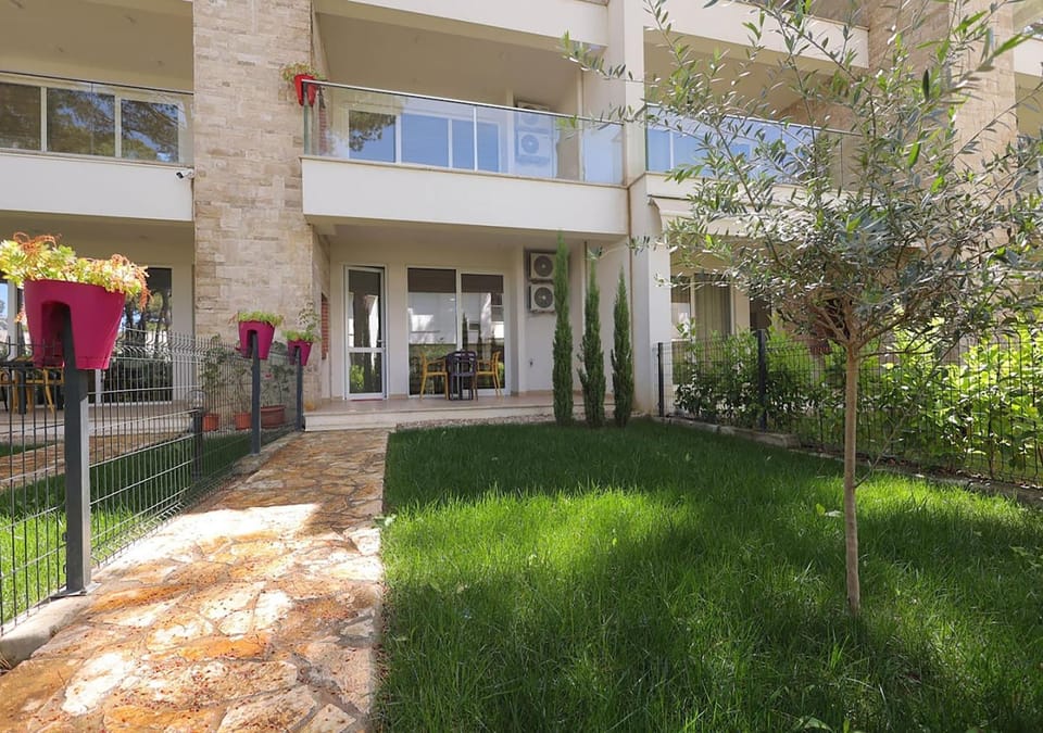 Property building, Spring, Day, Garden, Garden view