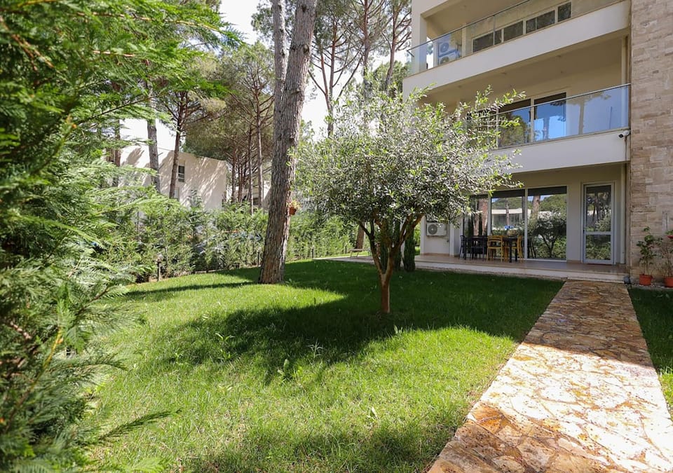 Property building, Spring, Day, Natural landscape, Garden, Garden view