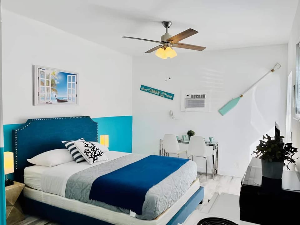 Blue Coral Studio House in Hollywood