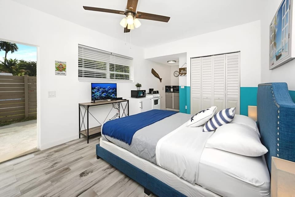 Blue Coral Studio House in Hollywood