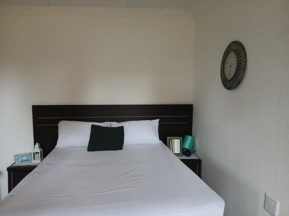 Mama Olly & Sons Guest House Bed and Breakfast in South Africa