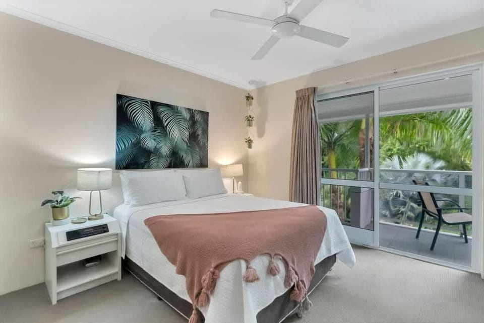 Coral Coast - Rainforest Resort by Palm Cove Beach Apartment in Palm Cove