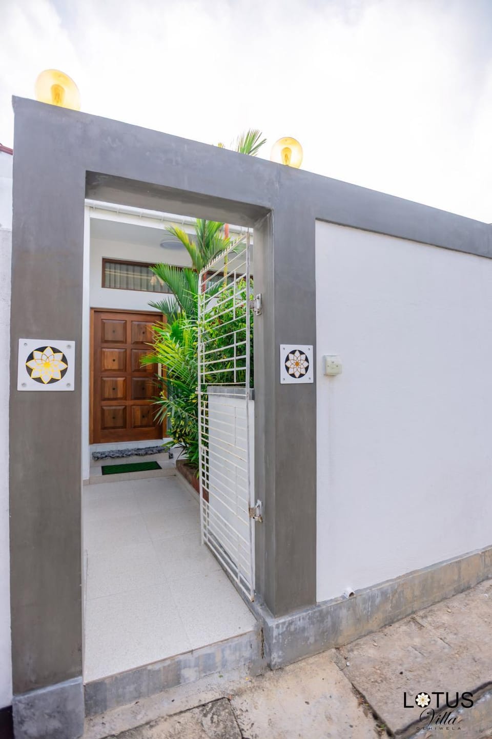 Facade/entrance, Day