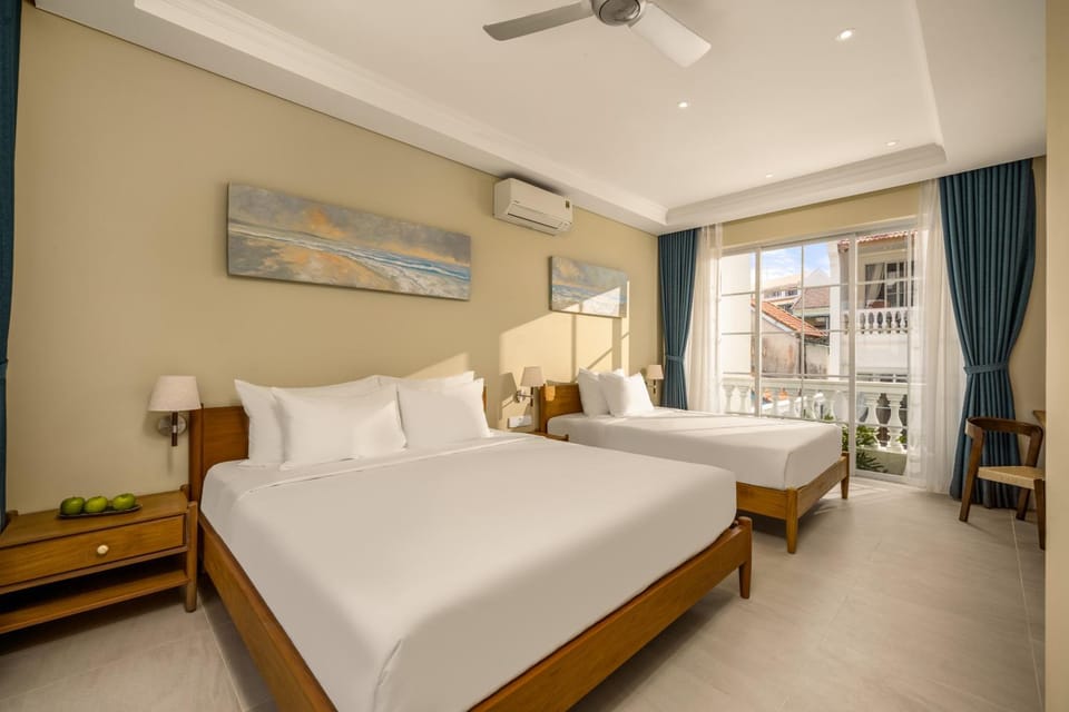 Bed, Balcony/Terrace, Photo of the whole room, Decorative detail, Bedroom, air conditioner
