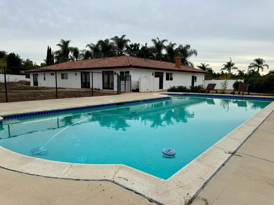 Bella Vista Spacious 5-bed home with stunning mountain views and pool House in Vista