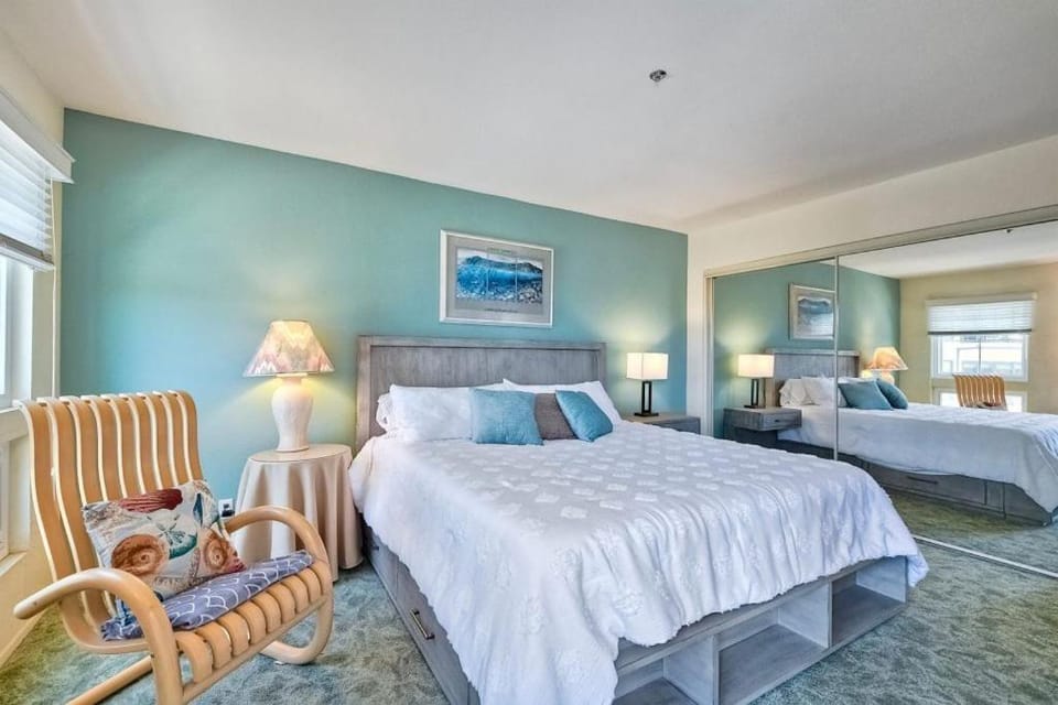 Nomad's Oceanfront Retreat 2B2B Condo House in Oceanside