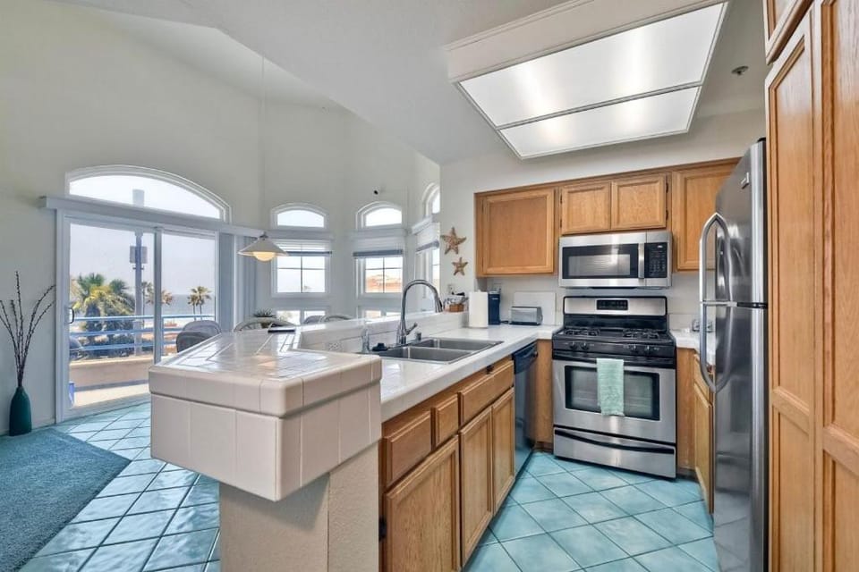 Nomad's Oceanfront Retreat 2B2B Condo House in Oceanside