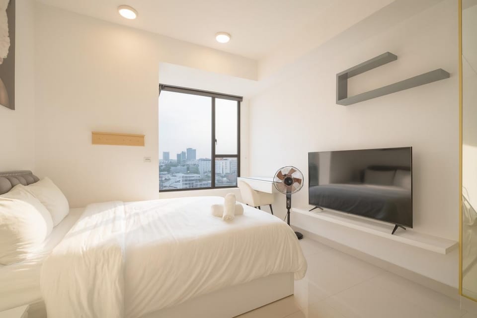 Bed, TV and multimedia