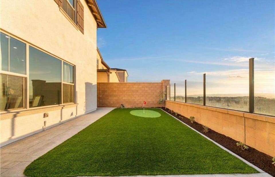 Hidden Gem New 4B3B House UCI Disney Amazing view Villa in Lake Forest