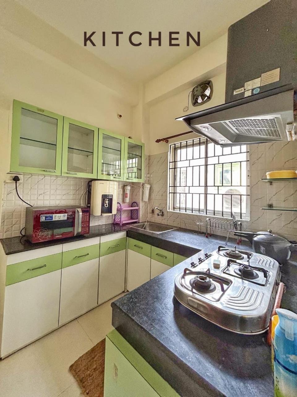 Kitchen or kitchenette, dishwasher, toaster
