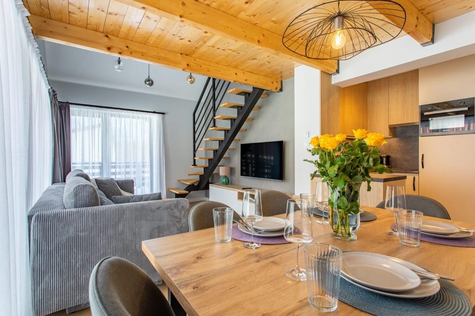TV and multimedia, Kitchen or kitchenette, Seating area