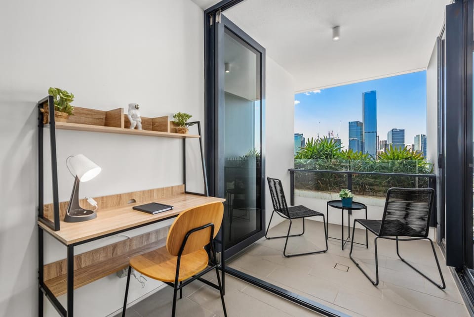 Bright & Modern Apt with City Views, King Bed, Park Apartment in Brisbane City