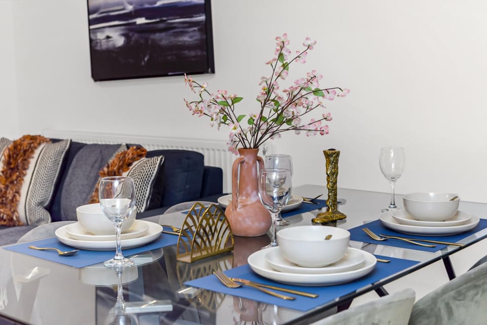 Living room, Dining area