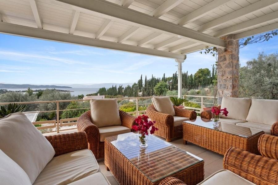 Paragon of Hinitsa Villa in Peloponnese Region