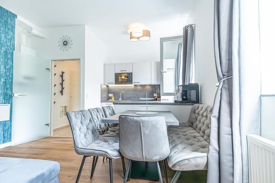 Bed, TV and multimedia, Kitchen or kitchenette, Seating area, Dining area, Bedroom