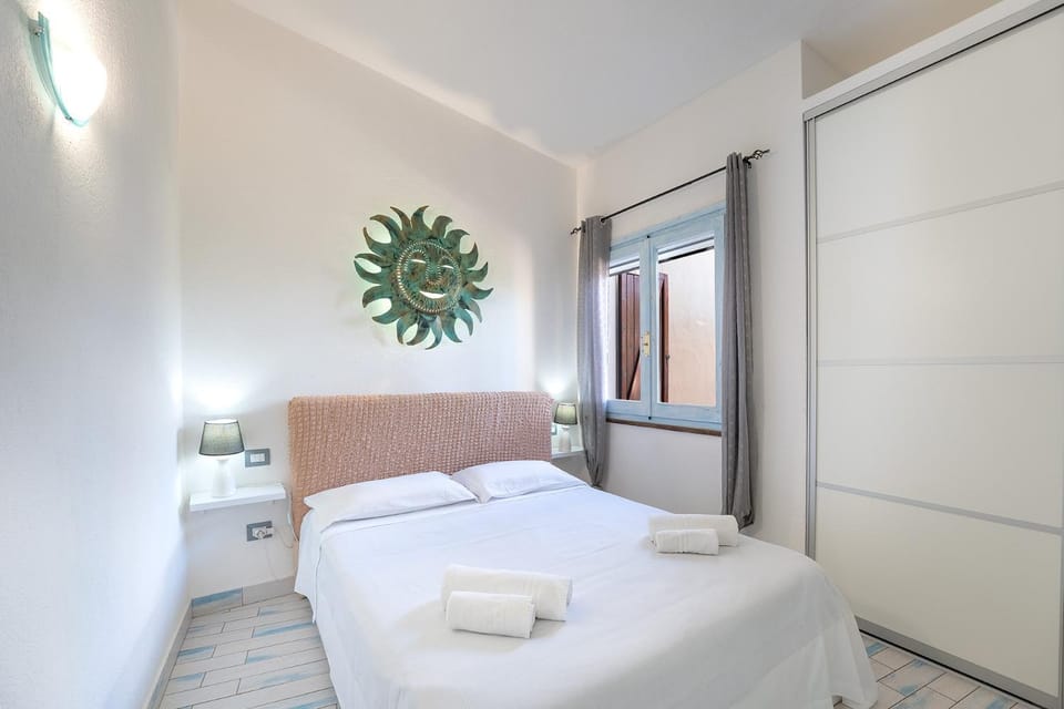 Bed, Photo of the whole room, Bedroom, towels, wardrobe