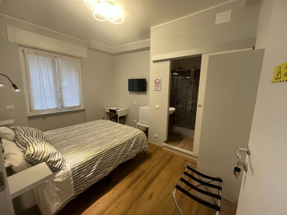 Bathroom, Photo of the whole room, Bedroom