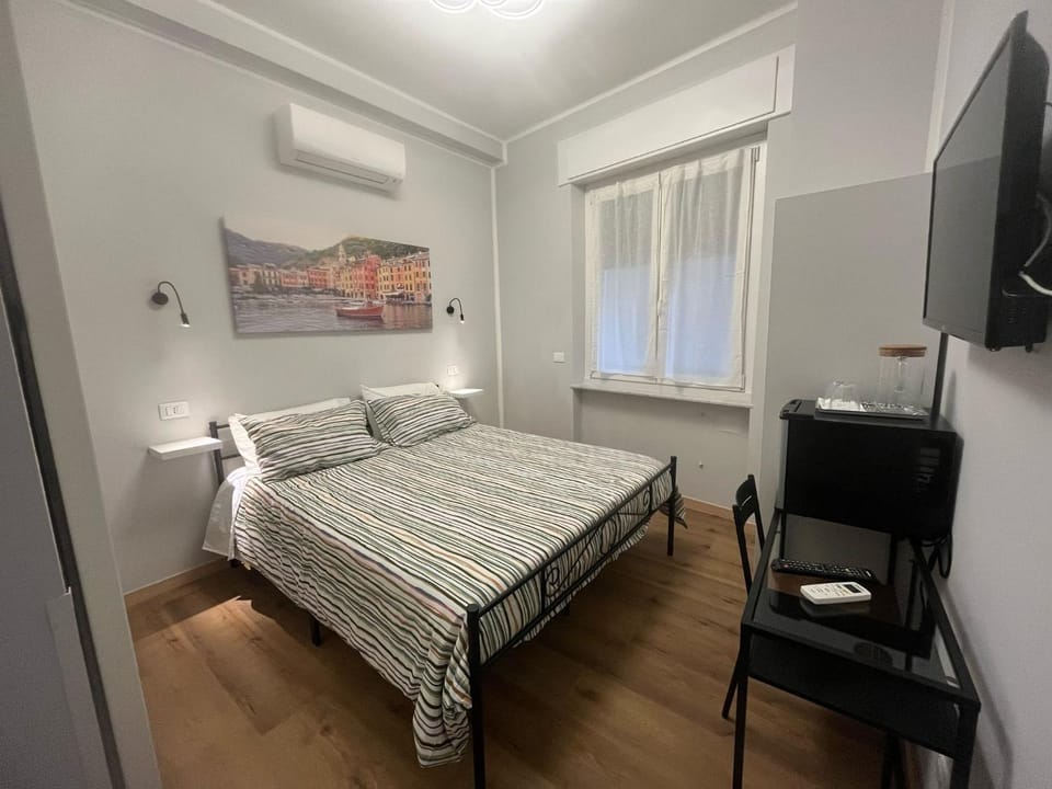 Bed, TV and multimedia, Photo of the whole room, Bedroom, air conditioner