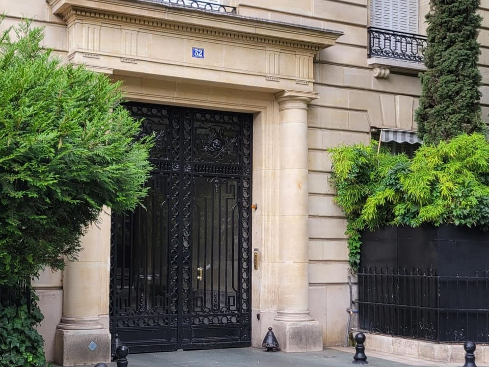 Appartement avec vue sur la tour eiffel Apartment in Paris