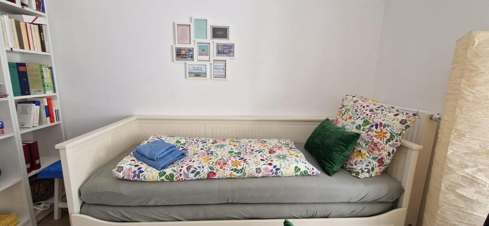 Bed, Library, Living room
