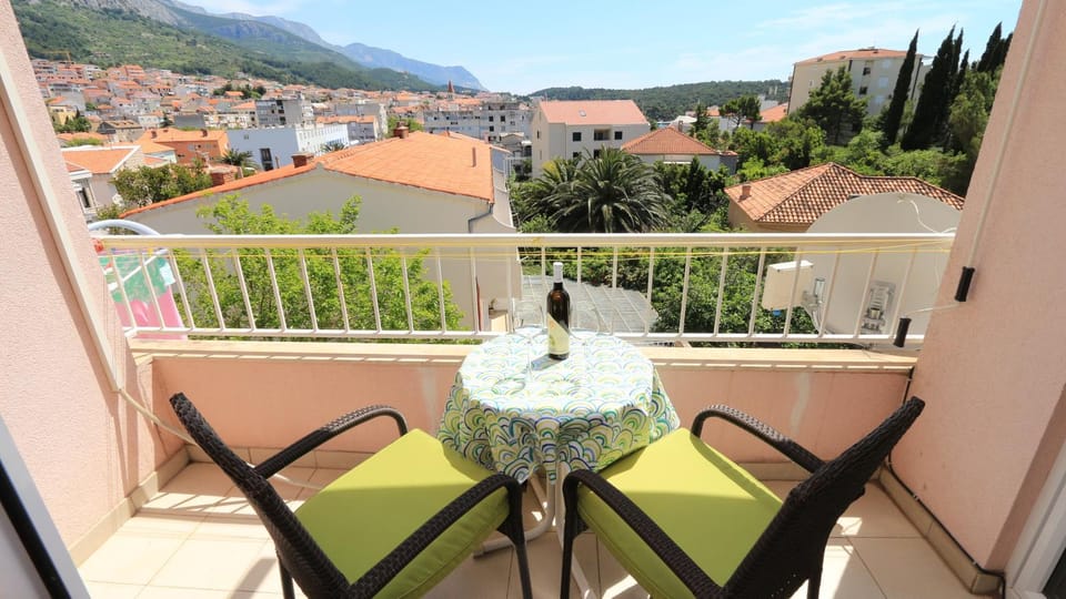 Day, Natural landscape, View (from property/room), Balcony/Terrace, Dining area, Mountain view