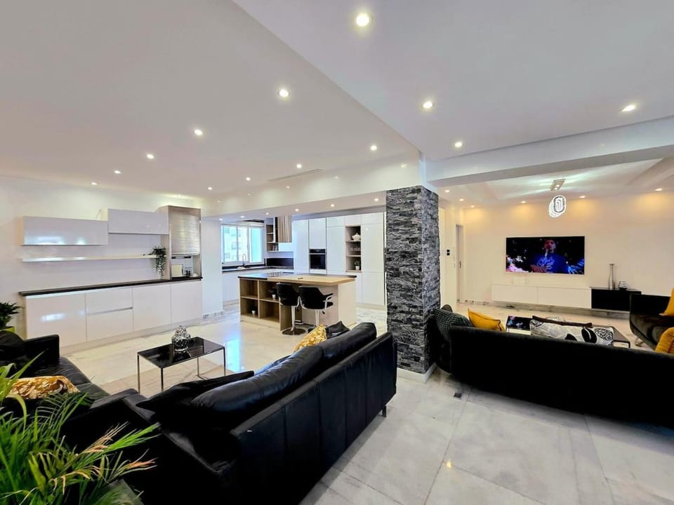Luxurious Downtown Corniche Marina with Parking Apartment in Tangier