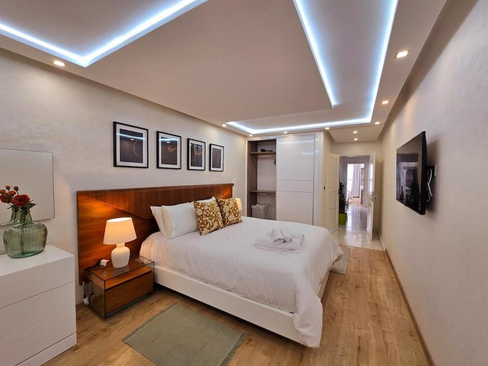 Luxurious Downtown Corniche Marina with Parking Apartment in Tangier