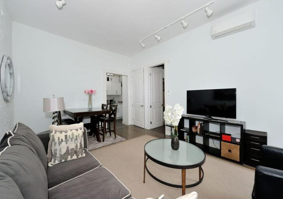 1BR GEM! Close to Central Park!, June To Aug 90 Days Stay Required Apartment in Upper East Side