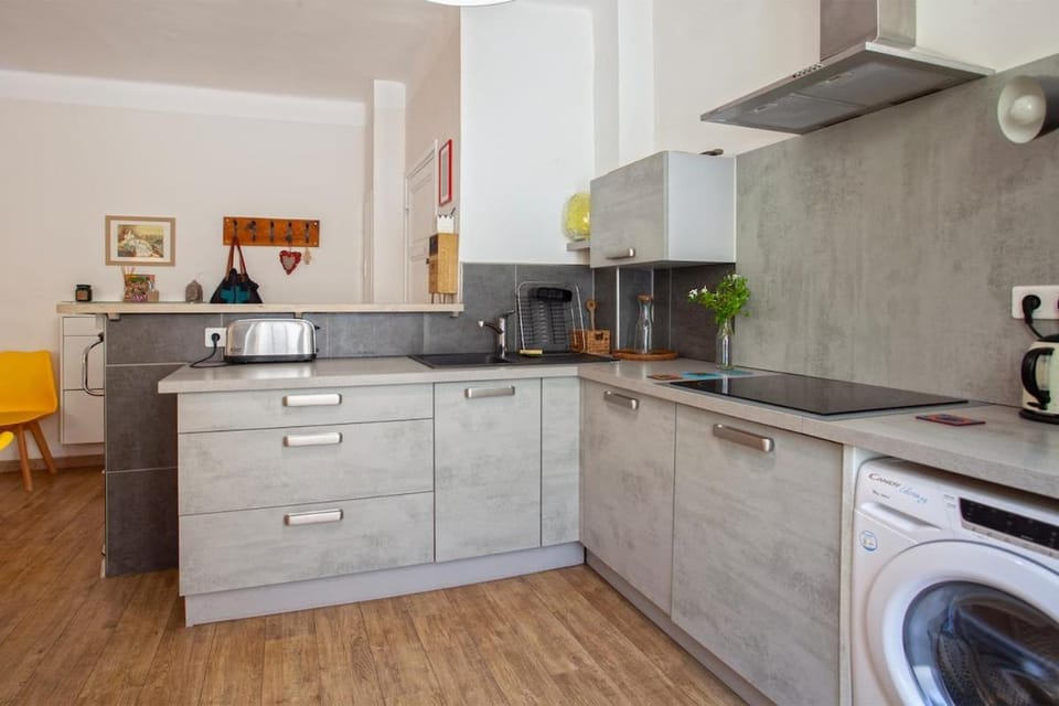 Grand-appartement-centre-Bastia Apartment in Bastia