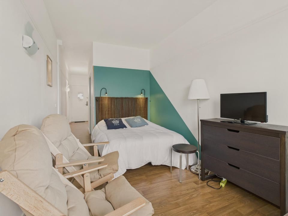 Communal lounge/ TV room, Living room