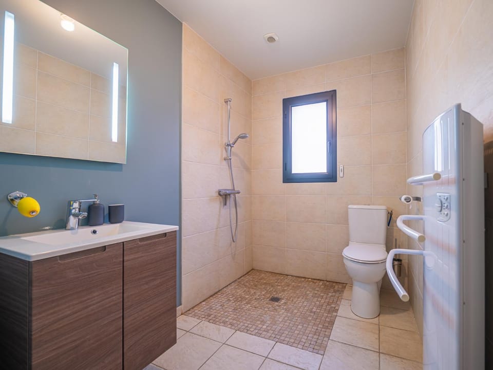 Shower, Toilet, Bathroom