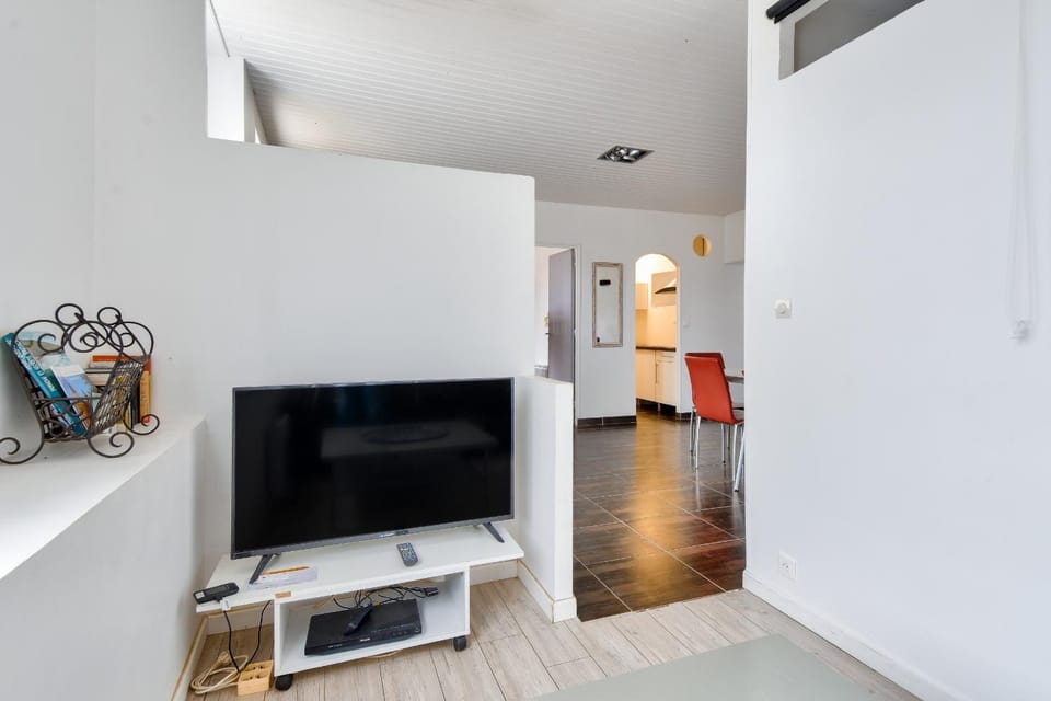 Communal lounge/ TV room, Living room