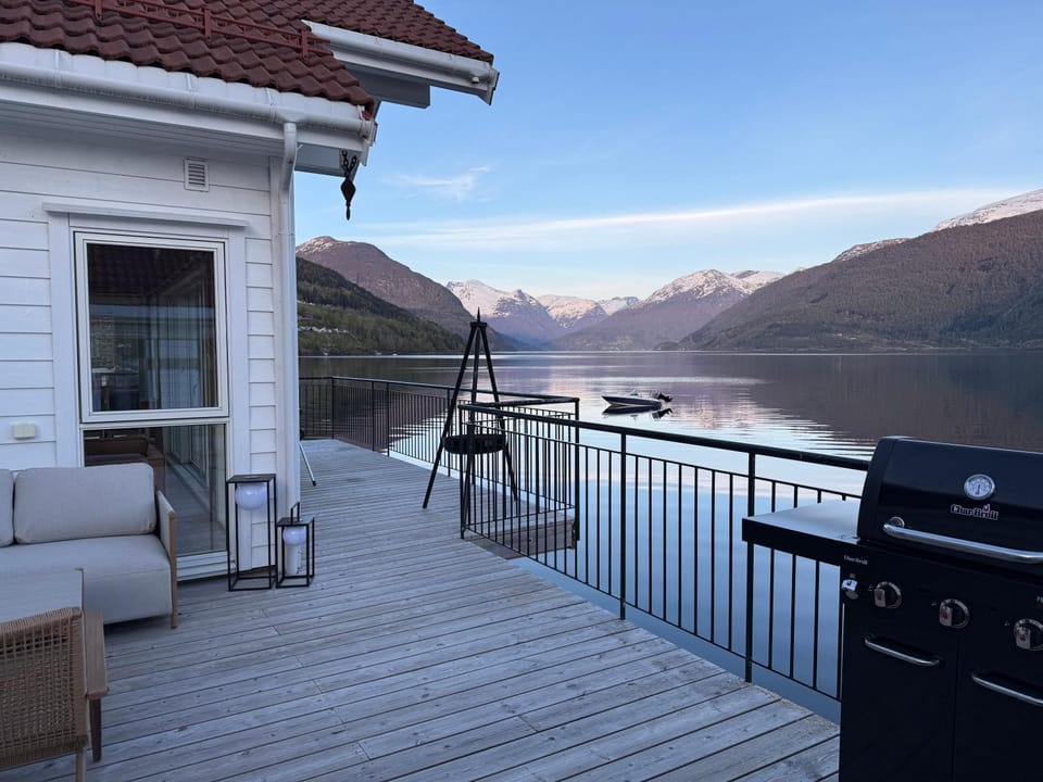 Natural landscape, View (from property/room), Balcony/Terrace, Seating area, Mountain view
