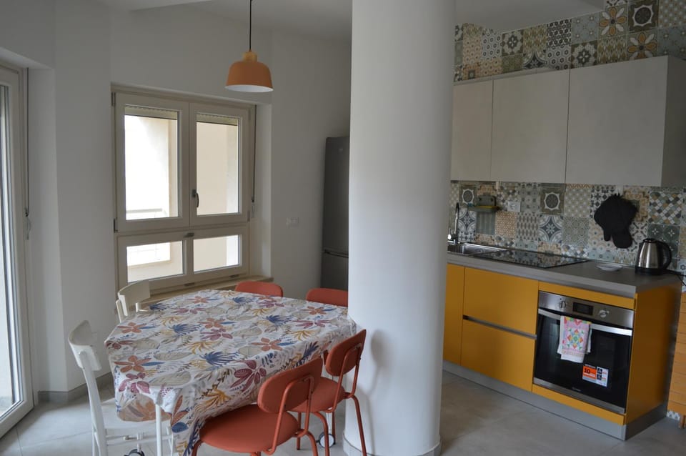 Dining area, pet friendly