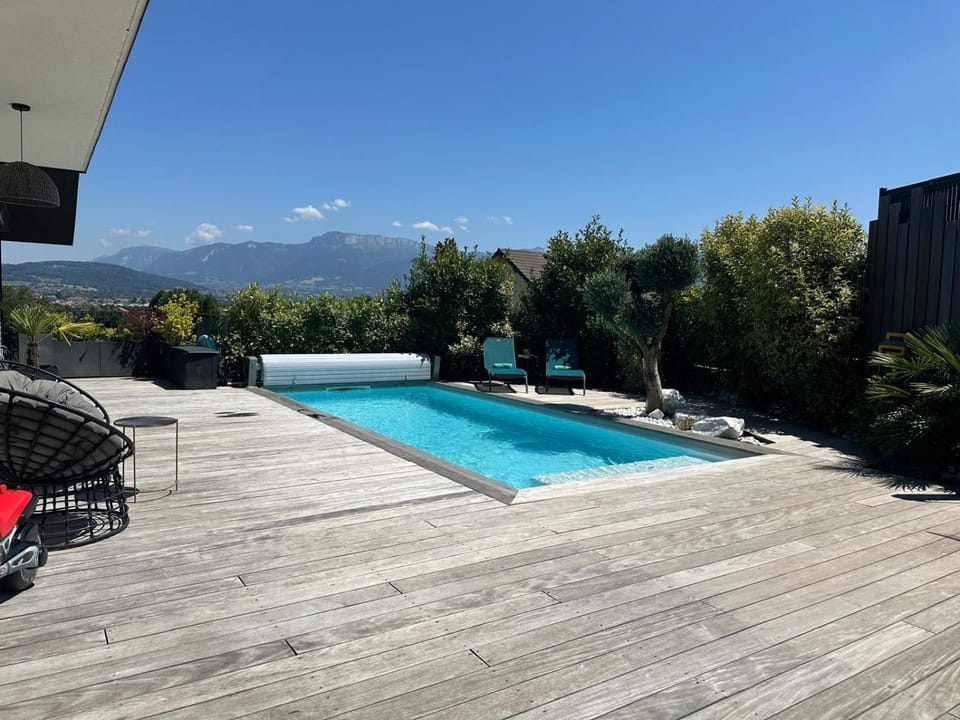 Day, Natural landscape, Mountain view, Pool view, Swimming pool, sunbed