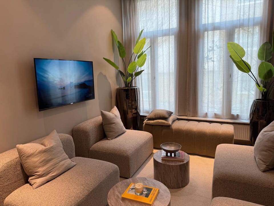 TV and multimedia, Seating area