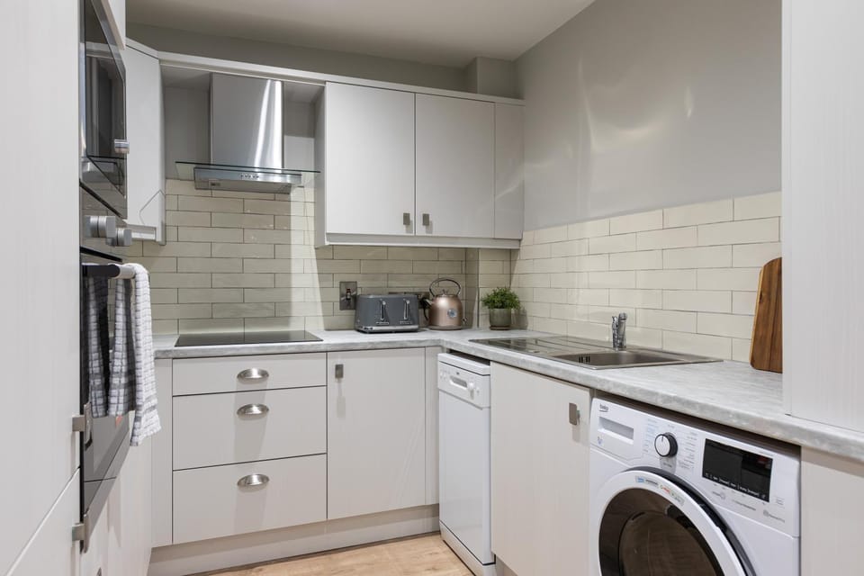 Kitchen or kitchenette, oven, stove, washing machine
