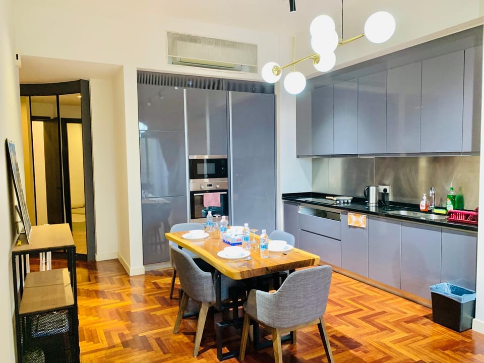 Kitchen or kitchenette, Dining area, oven, stove