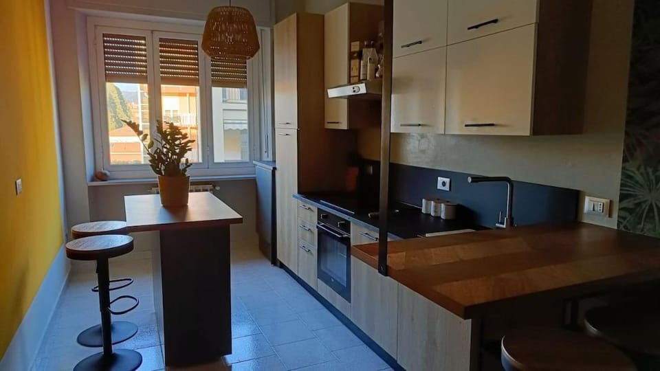 Kitchen or kitchenette, Dining area, dishwasher, oven, stove