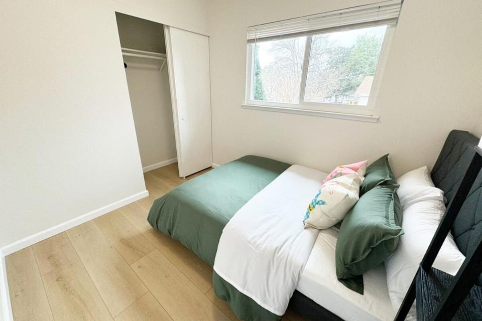 438 Comfortable 4BR Heart Downtown SJ central AC SJSU Apartment in San Jose