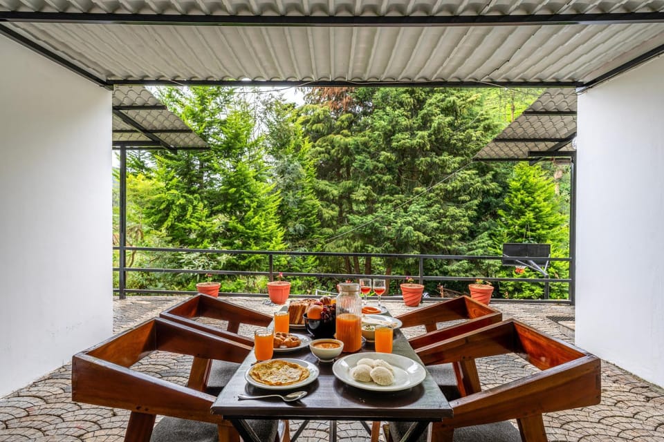 Food and drinks, Dining area, Garden view