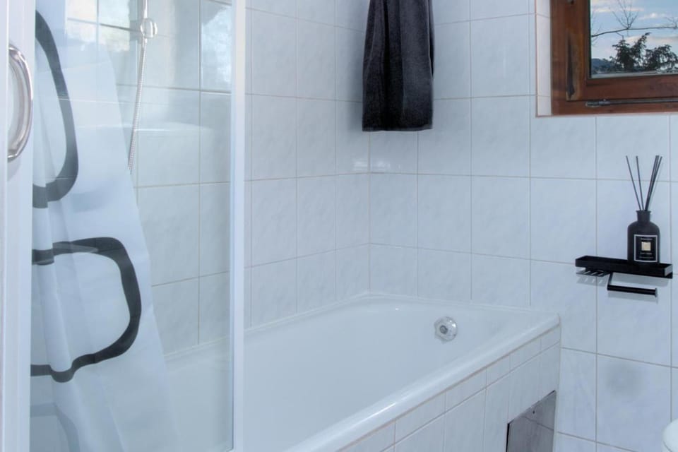 Shower, Bathroom, Decorative detail